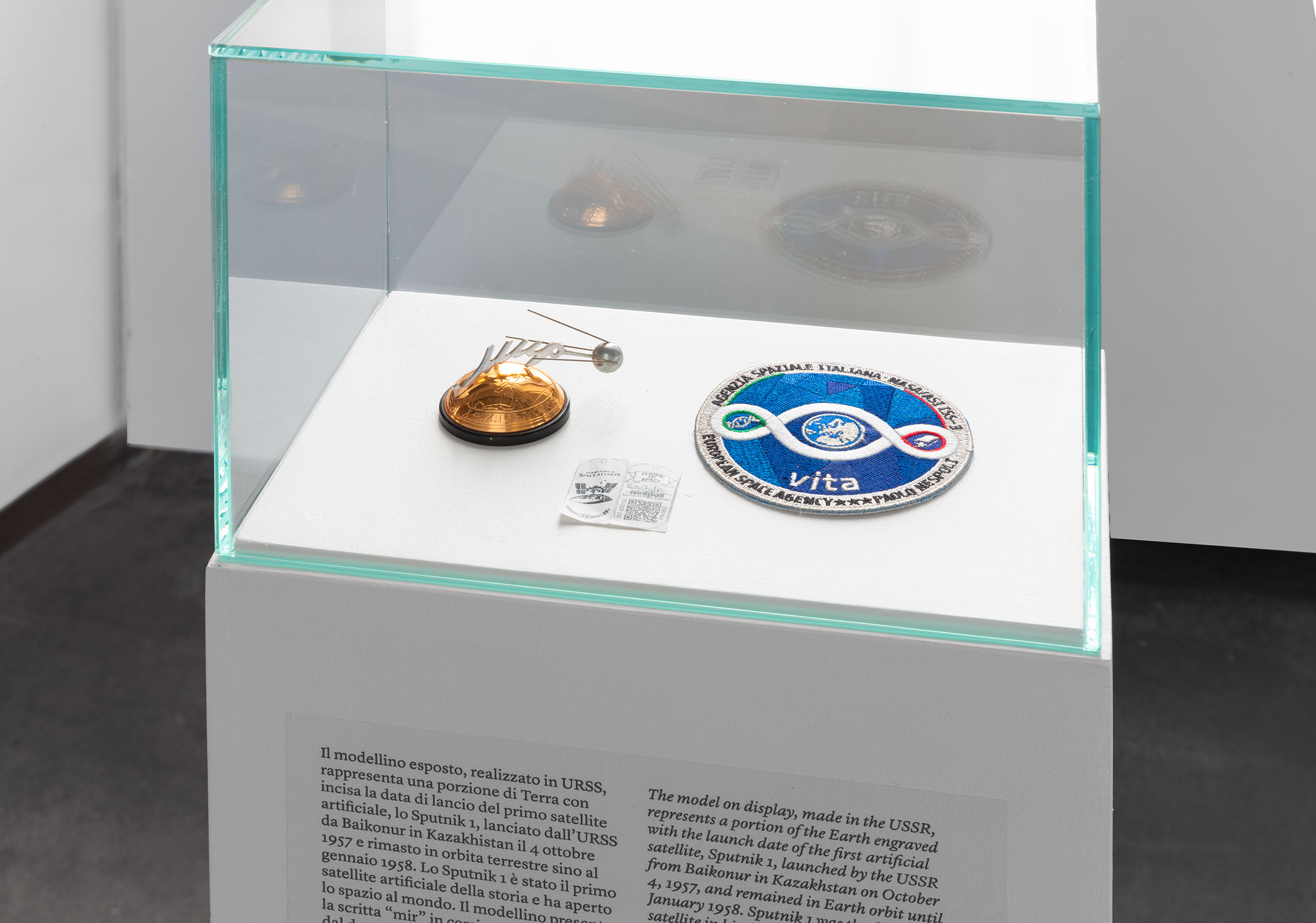 Michelangelo Pistoletto, Oggetti portati nello spazio dallu0027astronauta Paolo Nespoli durante la missione spaziale VITA (Objects borught into space by astronaut Paolo Nespoli during the VITA space mission), 2017